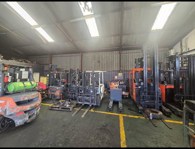 500M² WAREHOUSE TO LET IN ANDERBOLT